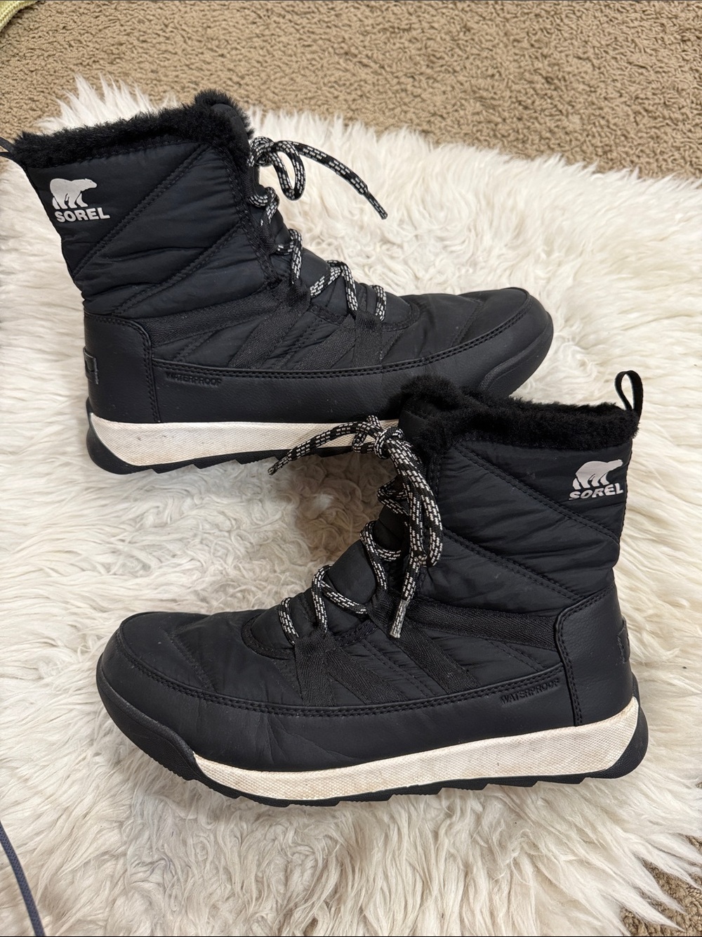 Sorel Women's Whitney II Black Quilted Short Lace Waterproof Boots Size 9.5
